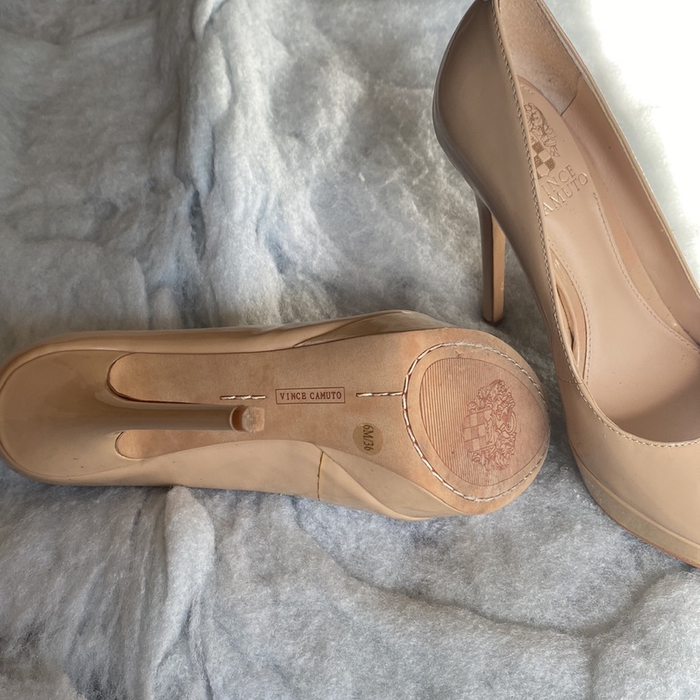 Vince Camuto Designer Heels size 6M - Picture 5 of 6